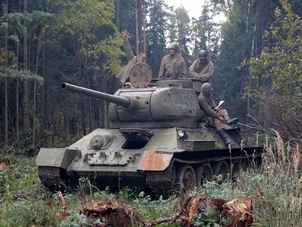 t34一身"荣耀",却充满坎坷和缺陷