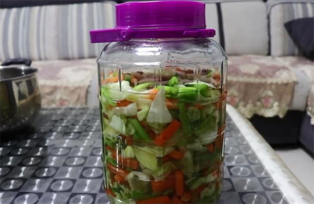 四川泡菜的家庭做法,四川泡菜的家庭做法 最簡單的泡菜的做法