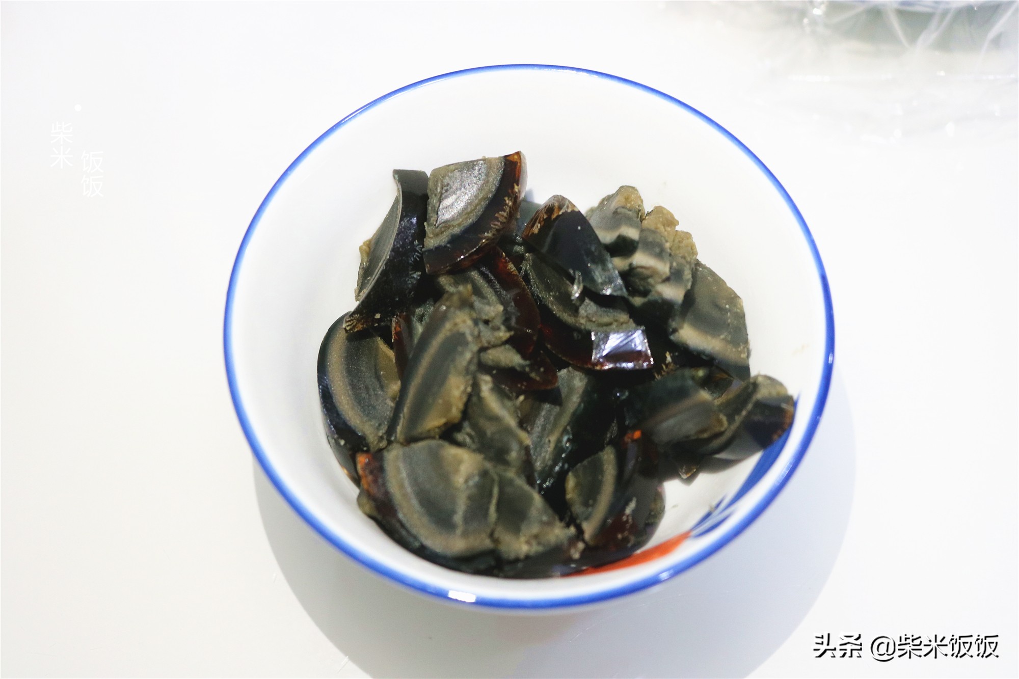 天冷了，早餐煮一锅皮蛋瘦肉粥，鲜香又暖胃，吃一碗浑身舒服