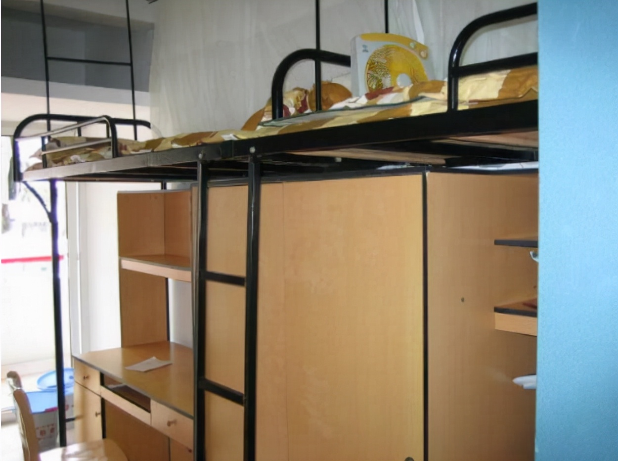 985名校宿舍被“嫌弃”，环境又破又差，新生看完不太想住了