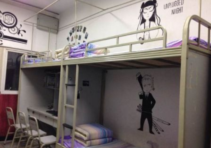 学生“凡尔赛”晒大学宿舍走红，空调独立卫浴应有尽有，惹人羡慕