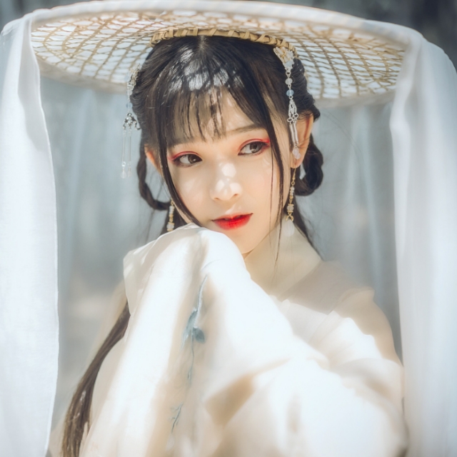 雪落无声，天地素裹成诗画
