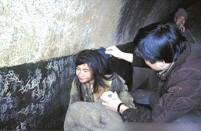 妙龄少女被4次拐卖后，被关窑洞6年精神失常，获救后不识亲人
