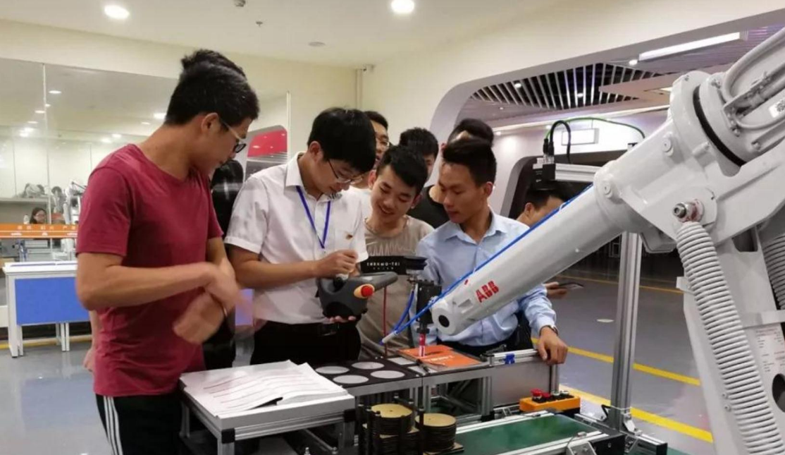 2021高考热门专业出炉，计算机相关专业成为最大“赢家”