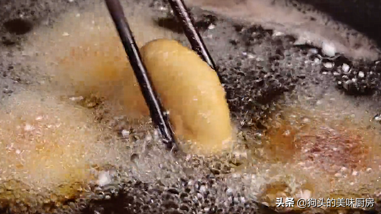 油炸糕总是做不好，大厨教你一招，鼓大泡又酥脆，保证不开裂