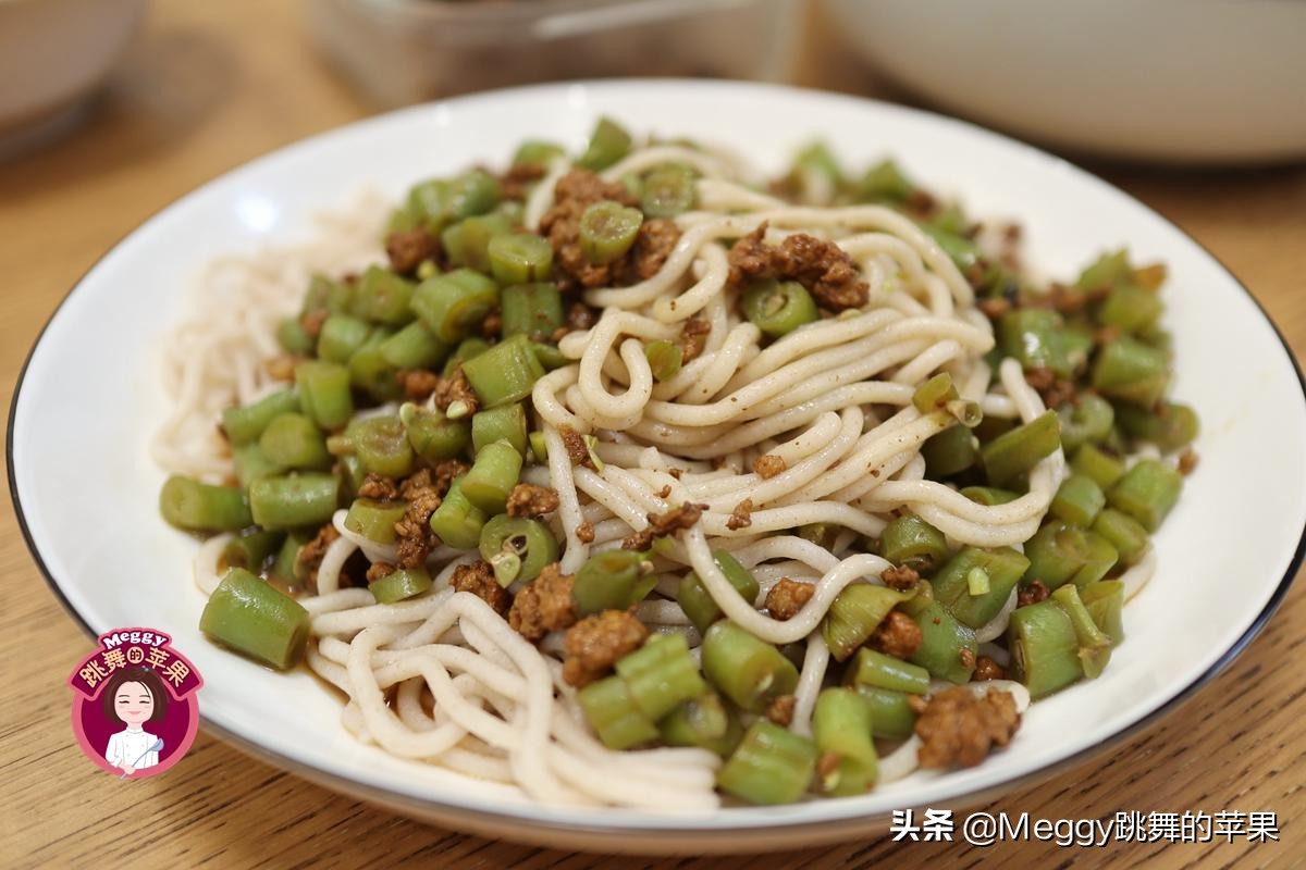 立秋晚餐2个盆端上桌，4人花费不到20元，营养美味又水灵