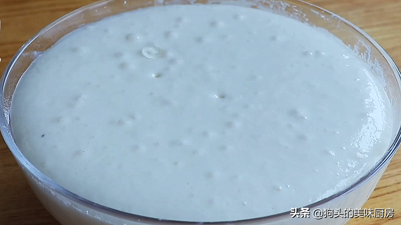 家里有牛奶跟面粉就能做的牛奶松糕，细腻绵软，比发糕简单好吃