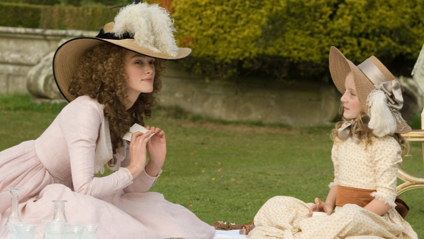 真事改编《公爵夫人》因生不出儿子,被丈夫"教育"活得狼狈不堪