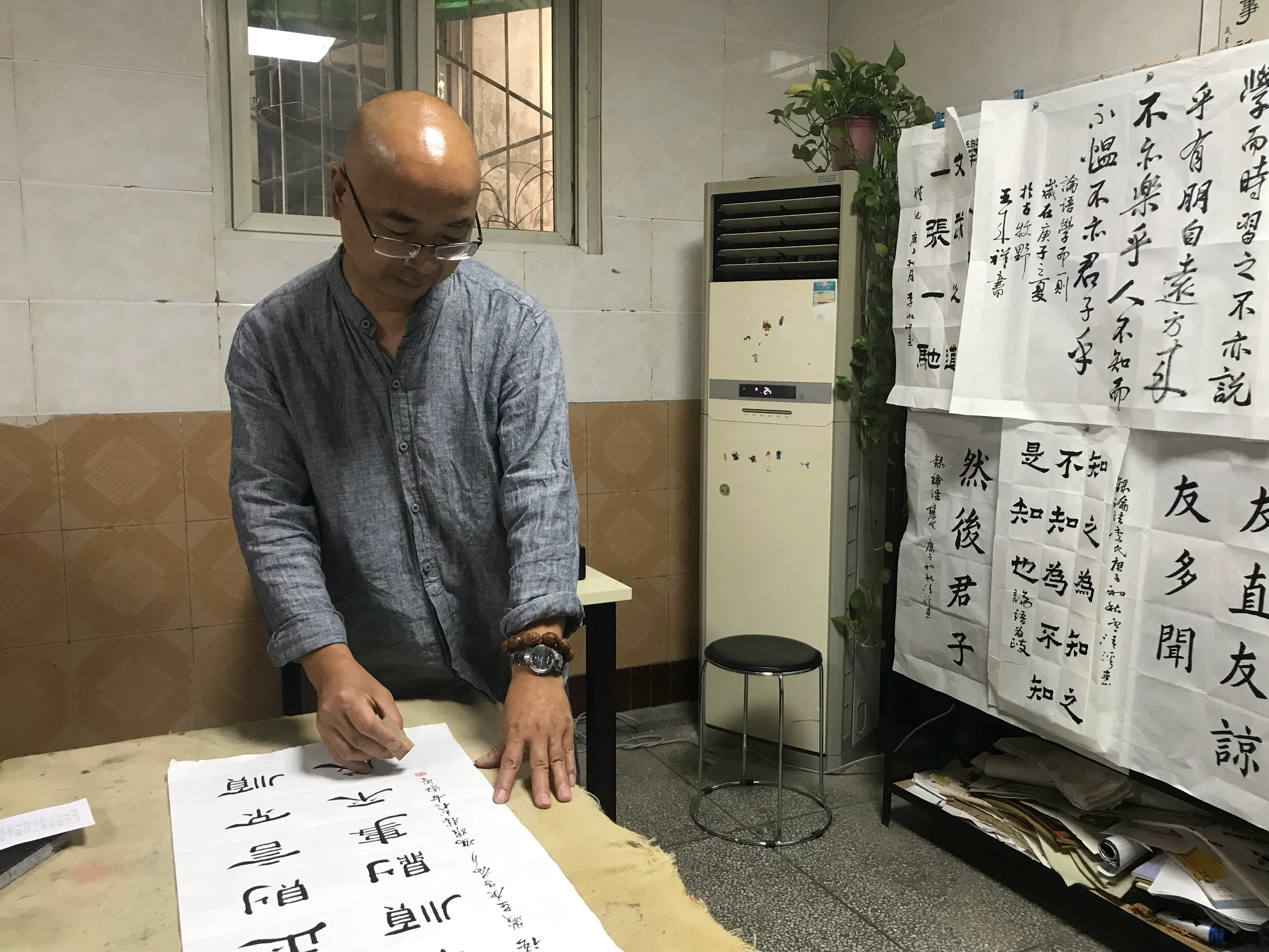 新乡古鄘书画院&新乡德正书画院举行“传统文化进校园”创作笔会