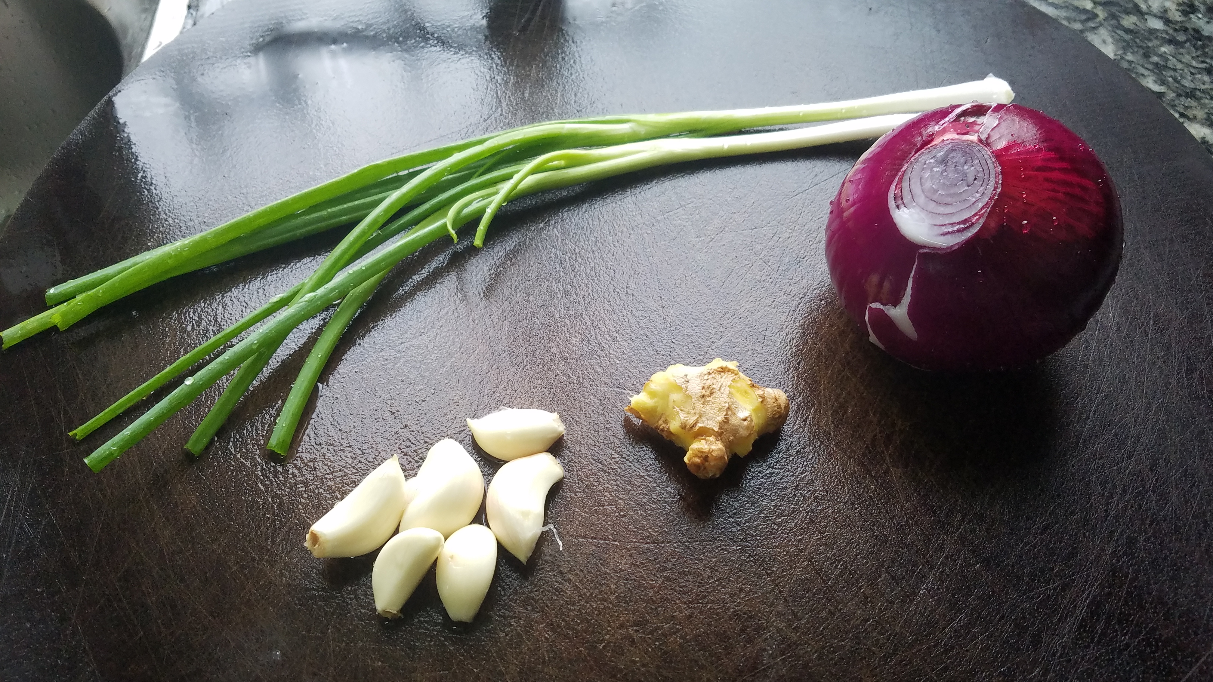 砂锅里倒进10块钱粉肠、原来这么好吃、家常菜做法、超简单