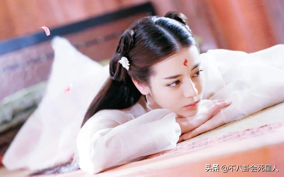 从高雯到乔晶晶,迪丽热巴的“神颜”是如何一步步走下坡路的?