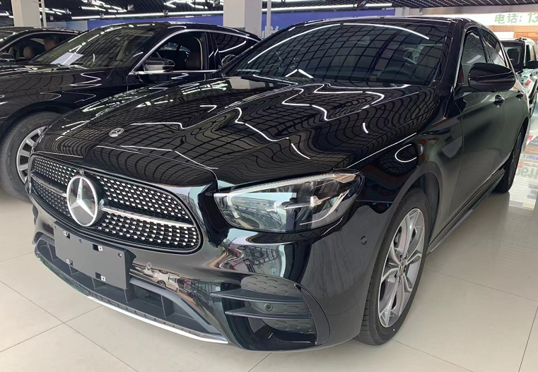 体验奔驰E300L，外观似S级，内饰奢华，后排空间宽敞，价格又降了