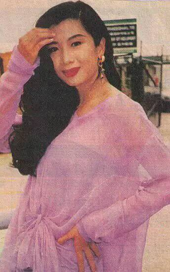 57岁“艳后”吴家丽：狠拒成龙又惨遭劈腿，情路坎坷为爱单身至今