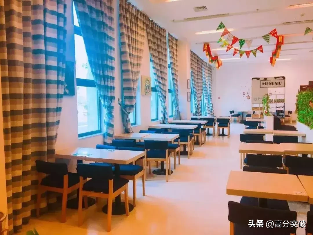 泡一整天都不够！国内那些美炸天的大学图书馆，你去过几个？