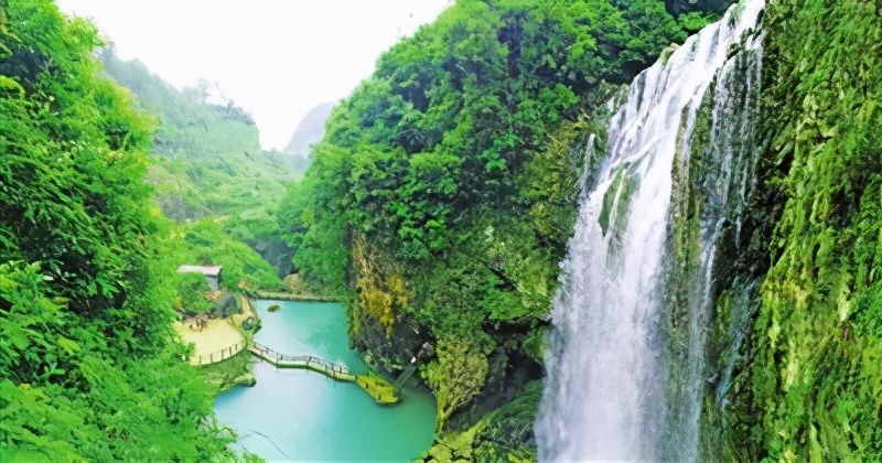 遵义市绥阳县红果树旅游景区是原"龙桥自然生态风景区",景区名称由
