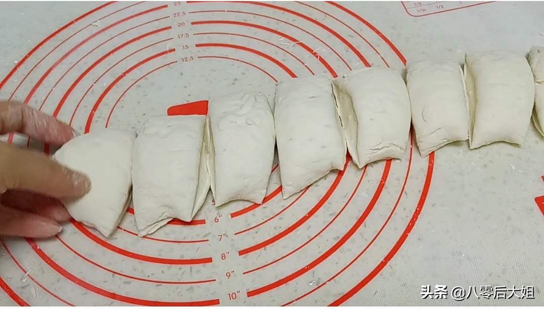 咸煎饼的做法和配方（手把手教你做咸煎饼好吃还不腻）