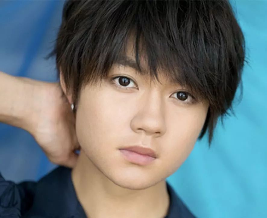 佐野勇斗,1998年3月23日出生于日本爱知县,演员,歌手.2014年,成为m!