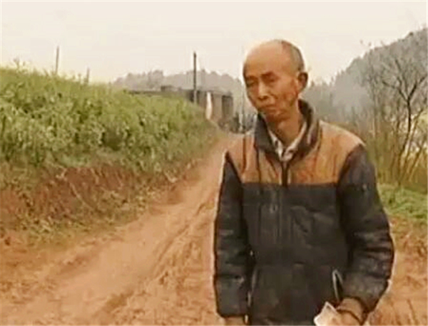 单身汉为娶妻，花120元买下被拐女大学生，两人和牲畜一起住17年