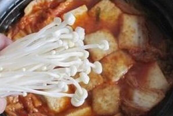 韓國(guó)泡菜鍋,韓國(guó)泡菜鍋的家常做法