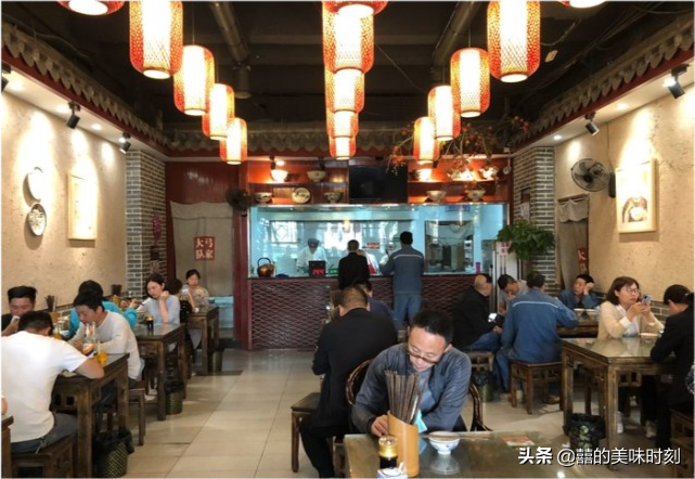西安这碗面比脸盘还大！陕西面馆装修风格惊艳亮相