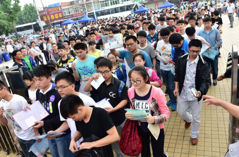 高考考生1071万，录取人数或达1000万，今年是最容易的一年？未必