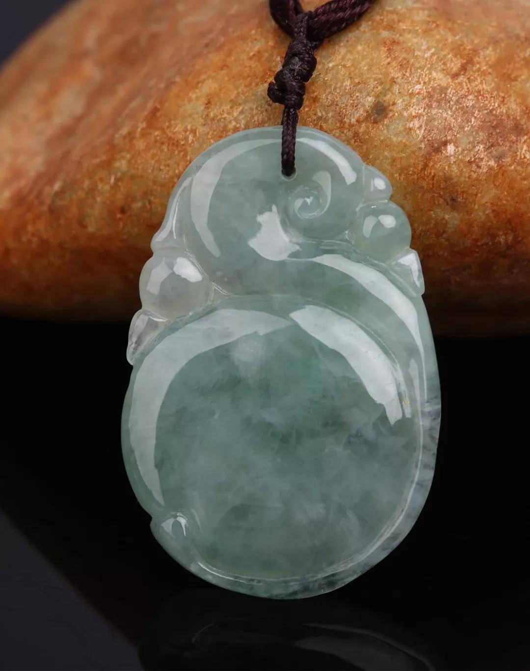 糯种翡翠如果细分可分为糯冰种和糯化种.