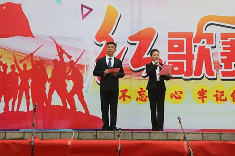 武冈市第二中学举行教职工红歌赛，忠诚献给党，红歌唱祖国