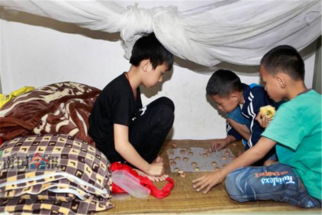 “再苦也不让孩子住校”白岩松谈寄宿危害，3类孩子不适合寄宿