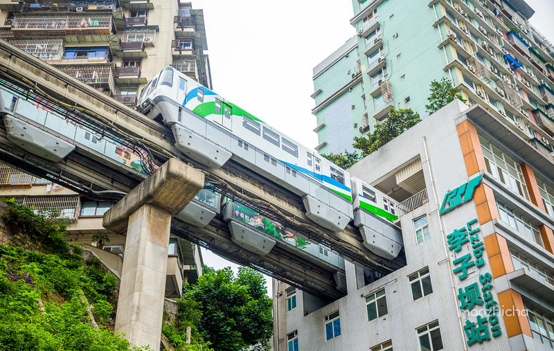 山城重庆，轻轨出行，玩转8D网红城市