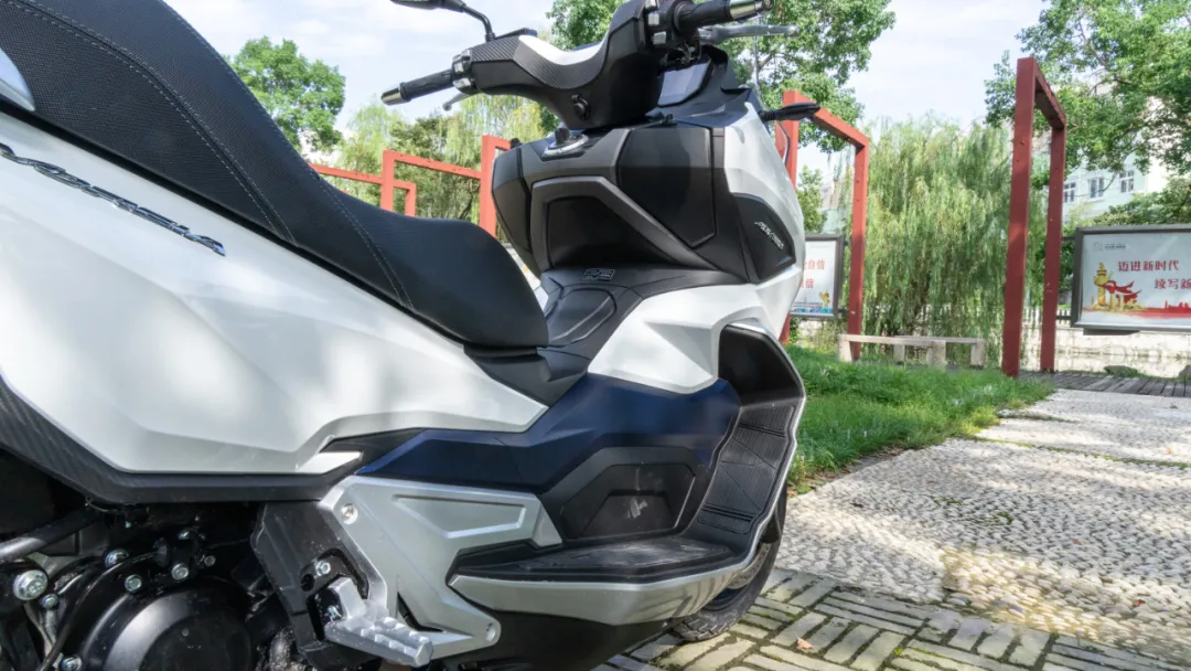 看起来很ADV的踏板—27890元起大阳ADV350静态测评