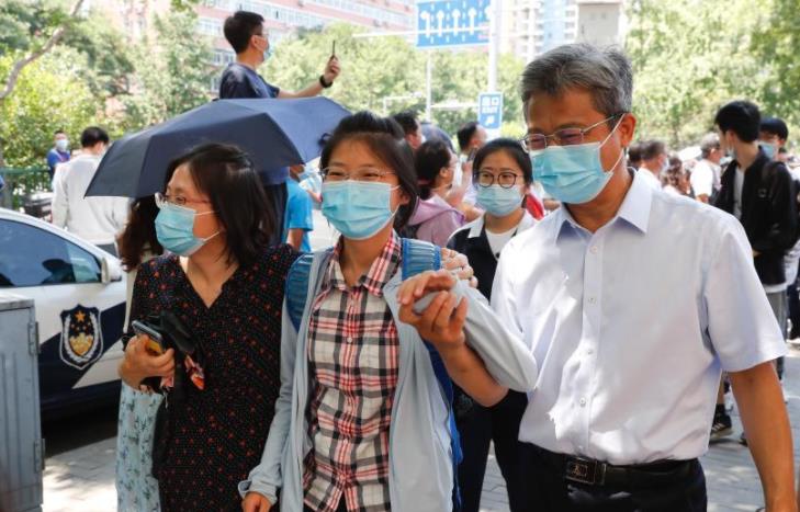 梦到高考成绩不好（奶奶心系孙子高考成绩）