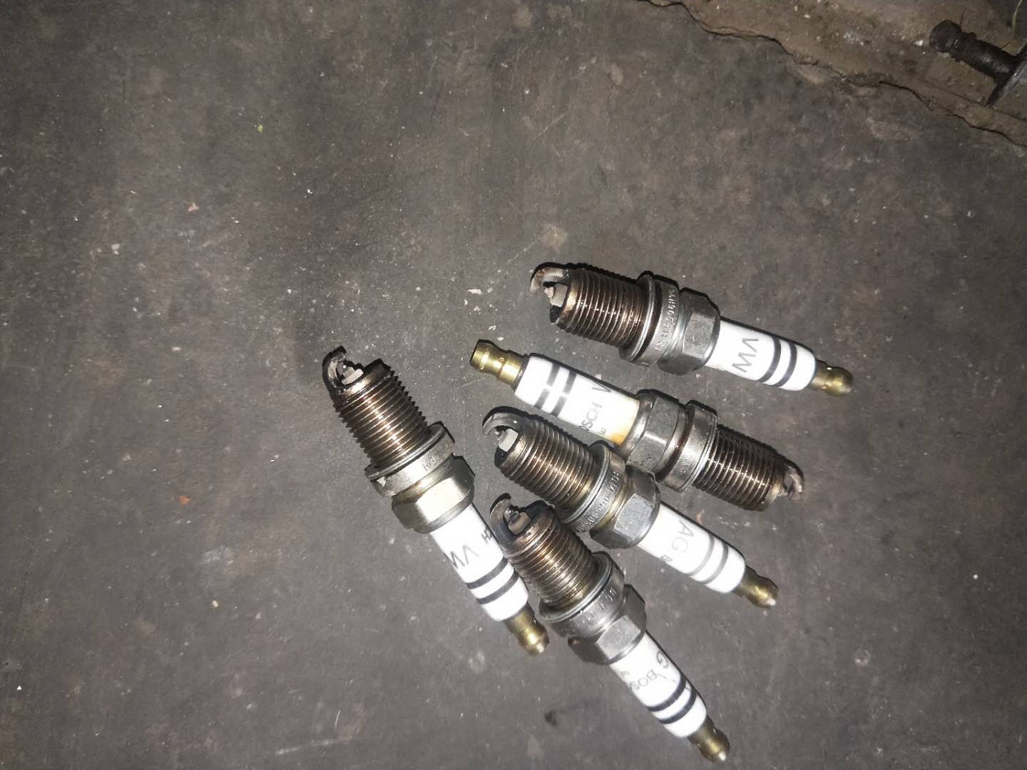 奥迪2.8V6发动机故障一大堆，最吓人的是差点把发动机甩出去