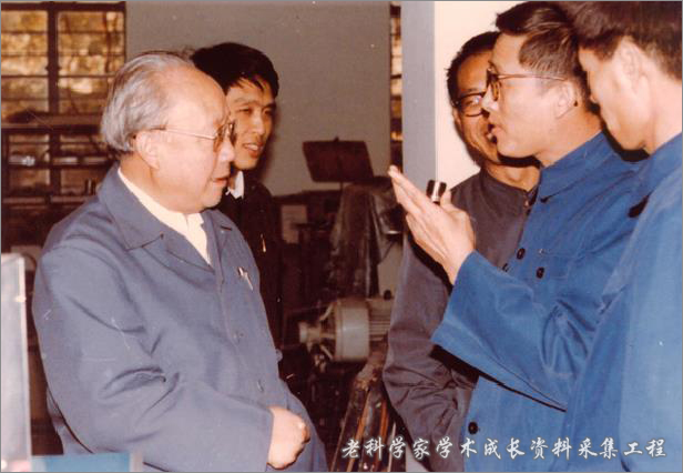 他当了近30年校长，为中国教育“搭梯铺路”，学生不少成了院士