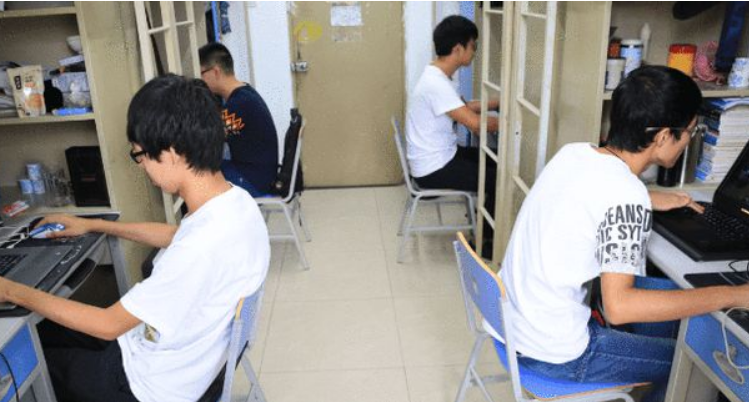 “叙利亚风”大学宿舍火了，充满颓废感，研究生看完想连夜回家