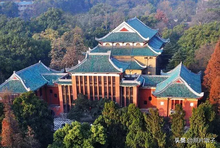 中国最美6所大学，镜头下的它们，不出意外的好看