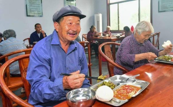 养老保险迎来调整，最低缴费年限可能延长，交15年领不了养老金？