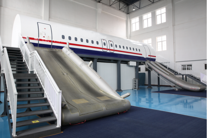 今日荐校 |成都航空旅游职业学校：因为专注，所以专业