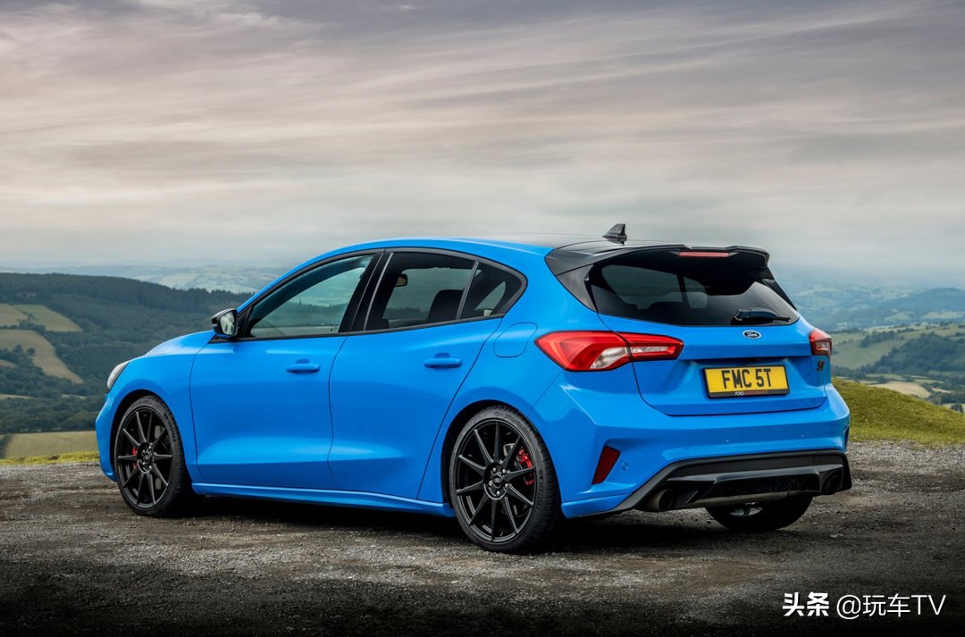 全新福克斯ST巨强！2.3T+6MT+KW可调避震，高尔夫GTI：过分了