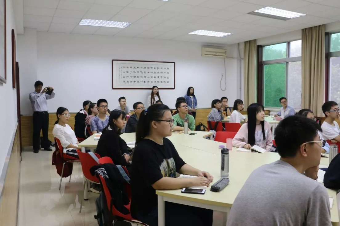 大学生总喜欢“蹭课”，原因有哪些？辅导员：这些课不能蹭