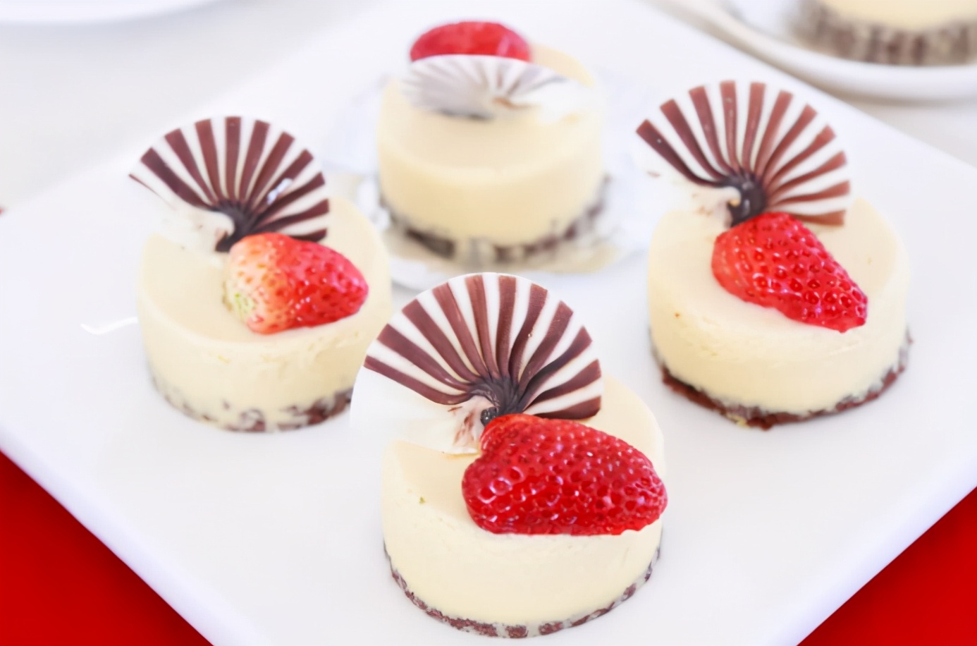 坐拥全国第一、中国首个！上海这所高校还走出央视记者、外交官等名人！