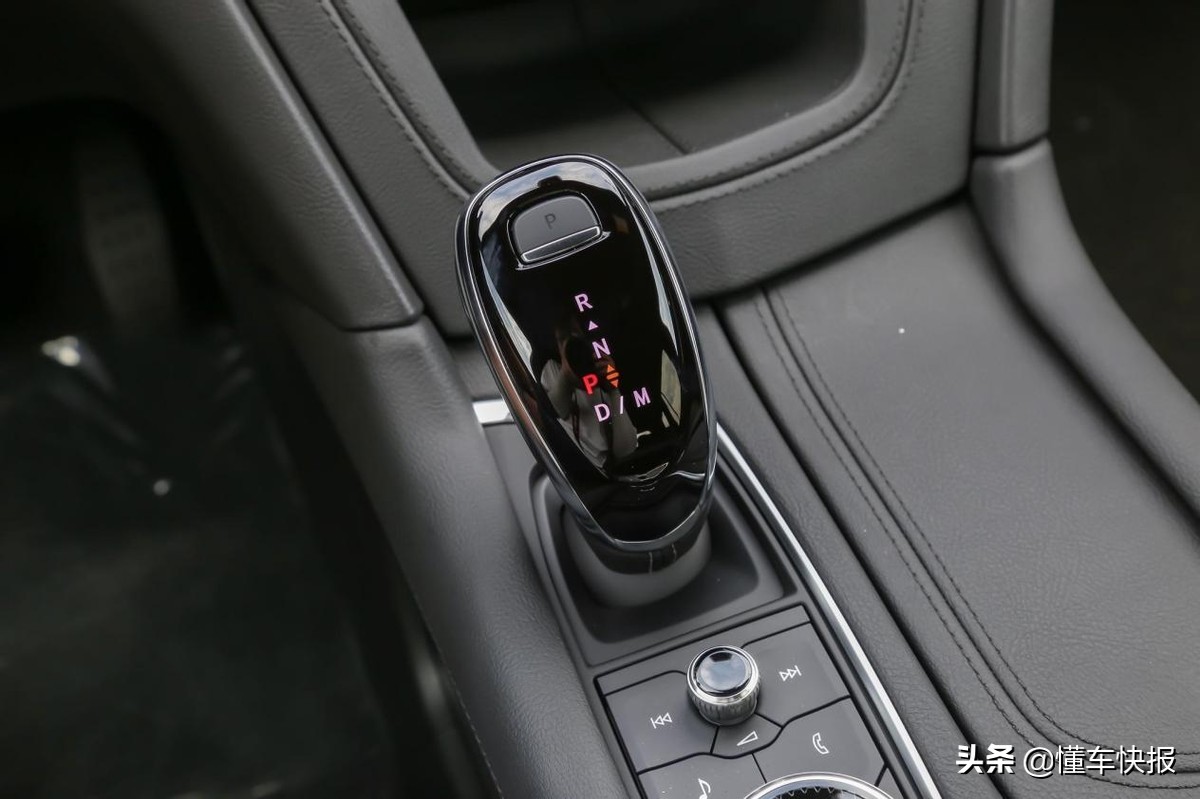 35万元级6座中大型SUV，福特探险者、凯迪拉克XT6如何选？