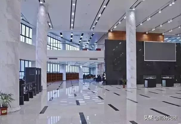 泡一整天都不够！国内那些美炸天的大学图书馆，你去过几个？