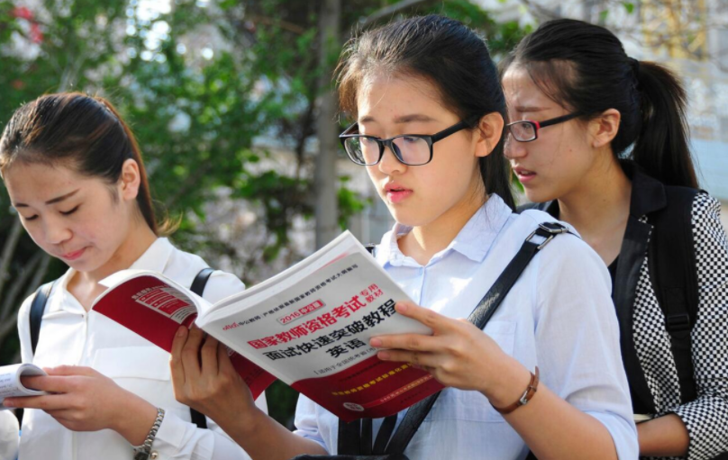 适合女生报考的专业，收入高且工作很稳定，未来发展前景也不差