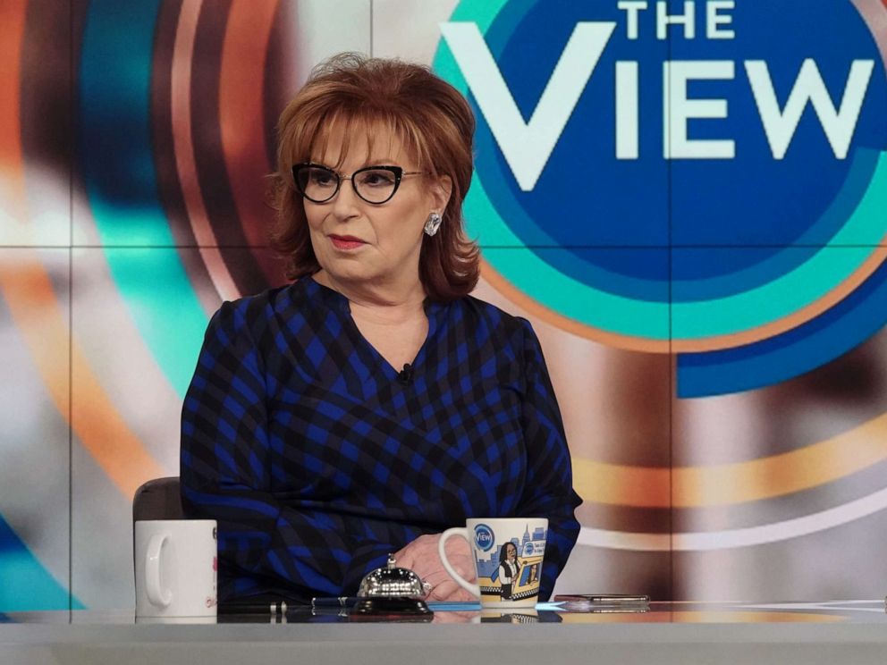 16岁少女嫁51岁恋童演员，节目被逼秀胸遭网暴骂“荡妇”