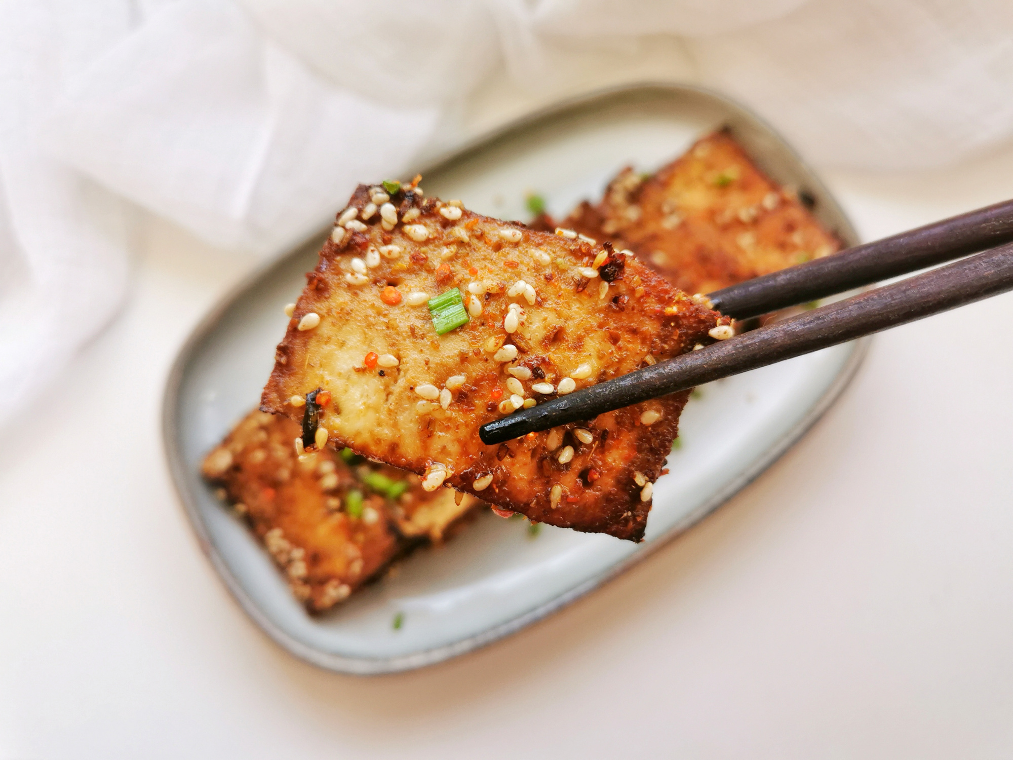 煎豆腐、炖豆腐统统靠边站，这才是豆腐特别牛的做法！香死了