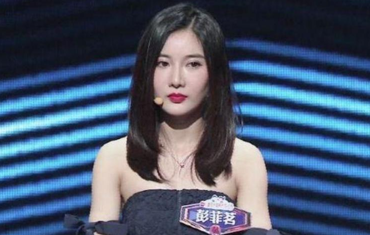 清华大学“最美校花”，美貌与才华并存，却被网友比作“花瓶”