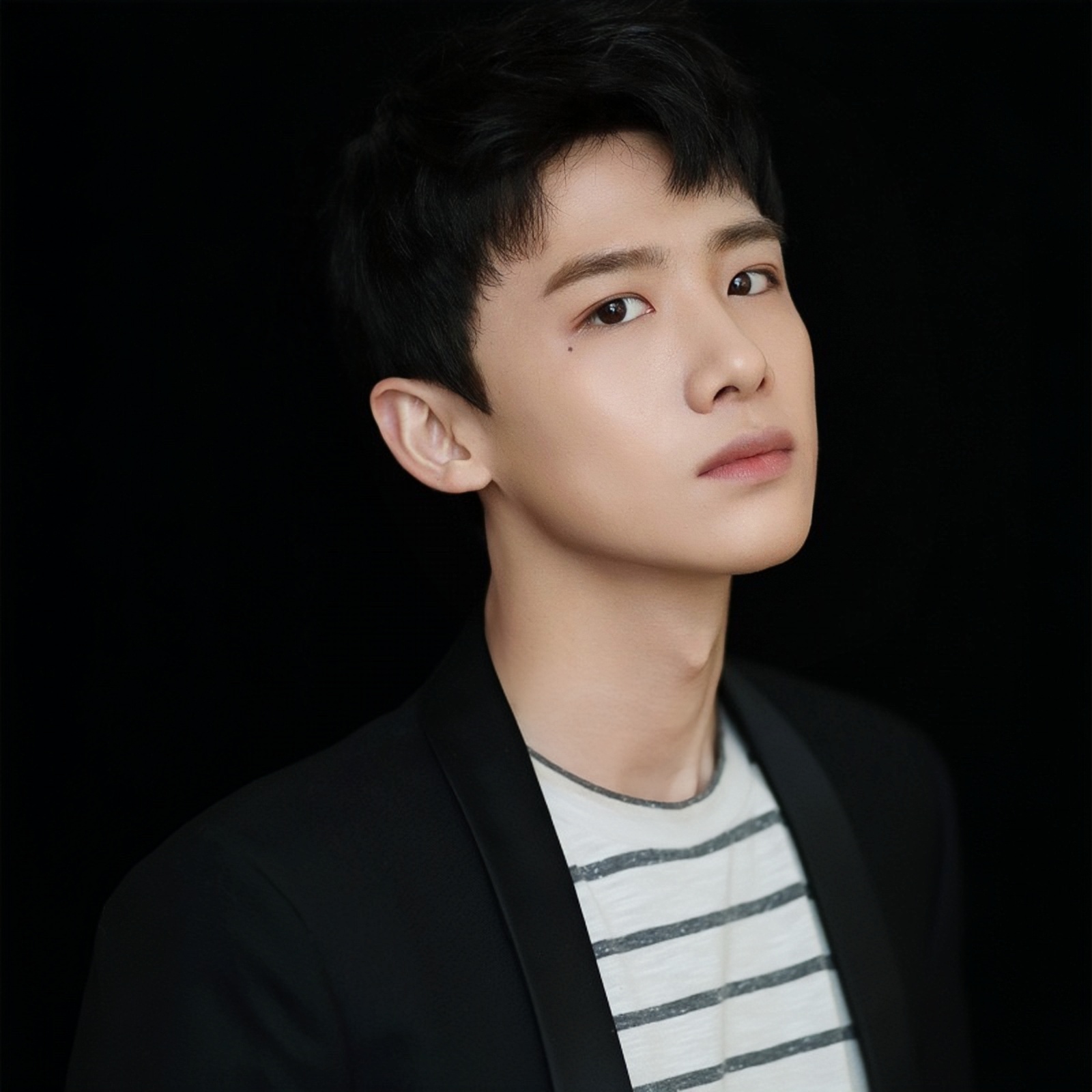 白敬亭出道七年，初吻送给马思纯，反向追星奥运冠军杨倩