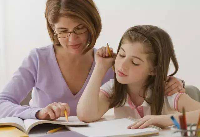 孩子不打不成材？日本立法禁止父母体罚孩子，家长这样教育才正确