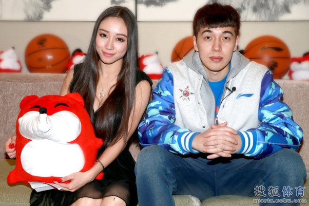 为什么央视回避nba啦啦队(前第一啦啦宝贝，为何放弃10年艺人合约，创业做职业啦啦队)