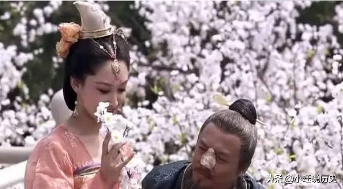 《长恨歌》用840字叙事，此诗四句足矣，千年来收获无数美誉